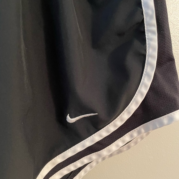 Nike Women's DriFit Tempo Running Shorts Black Size XL - Picture 2 of 4